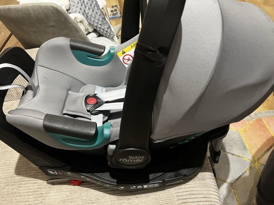 Fotelik samochodowy z bazą britax römer