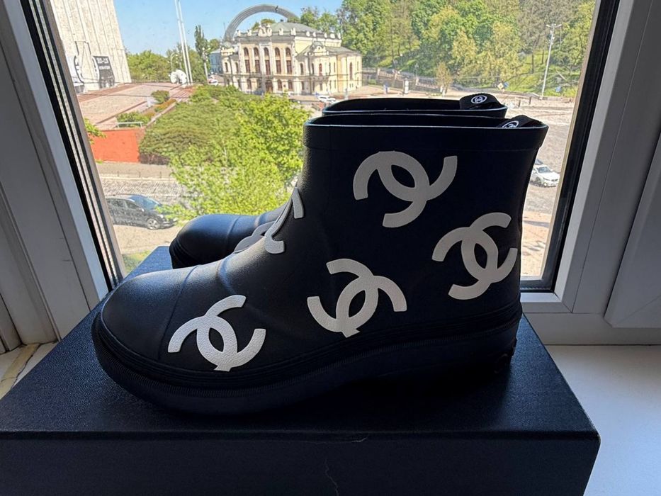 Гумові чоботи від Шанель