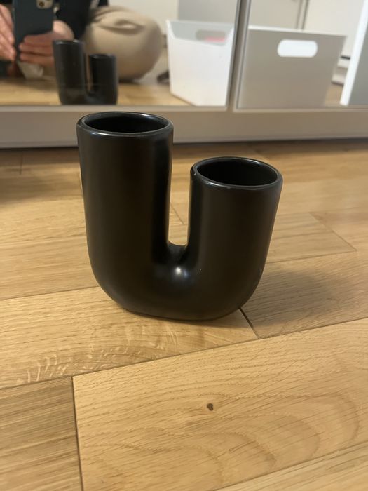 czarny wazonik ceramika