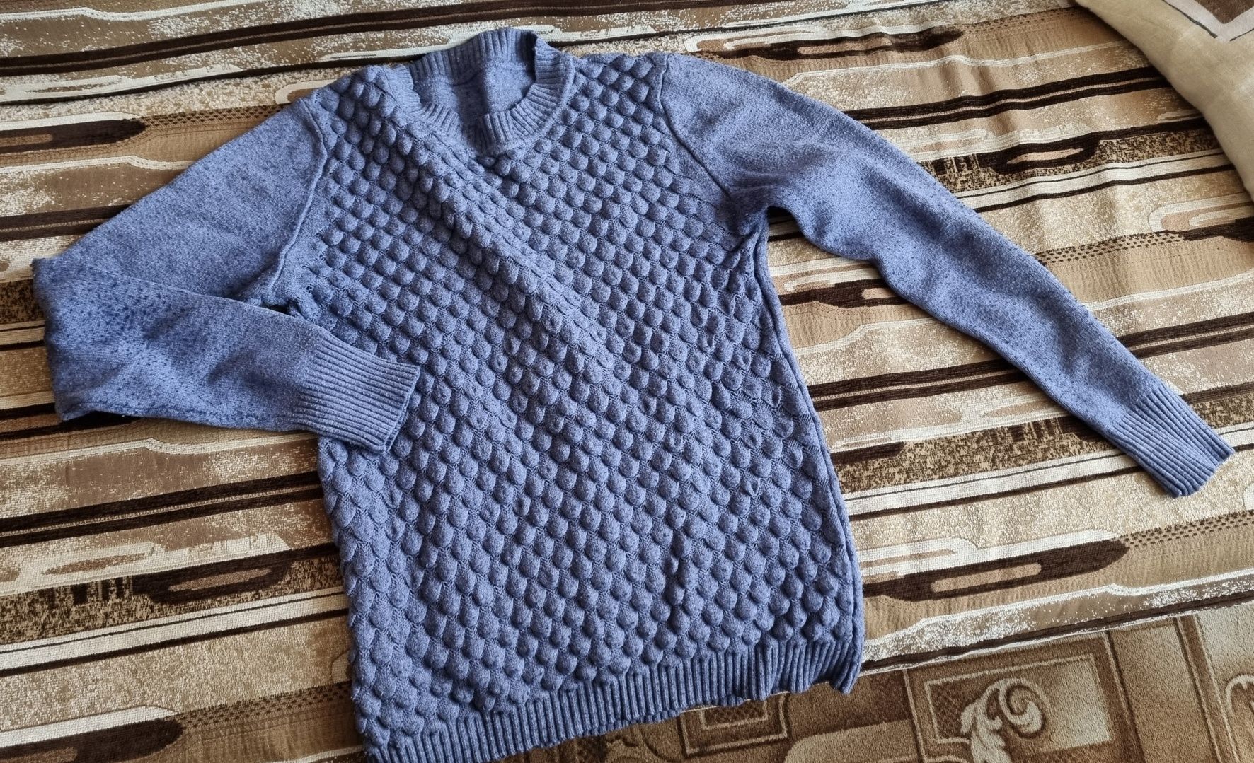 Granatowy ciepły sweter