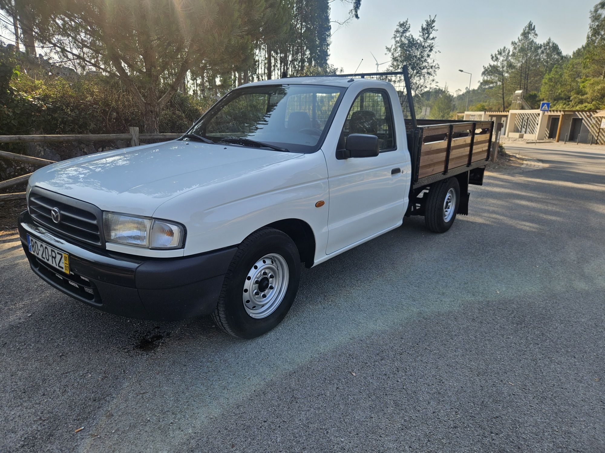 Mazda B 2500 como novs