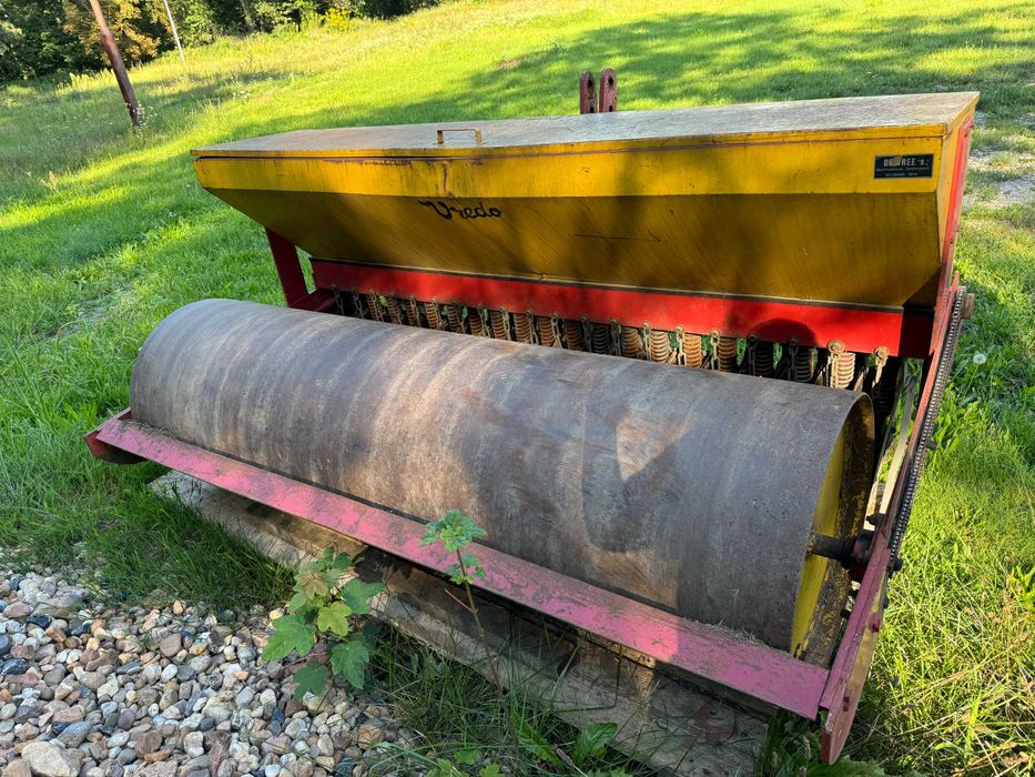Siewnik do trawy VREDO