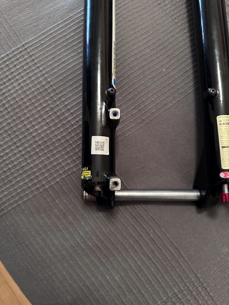 Suspensão SR Suntour XCR34 15x110
