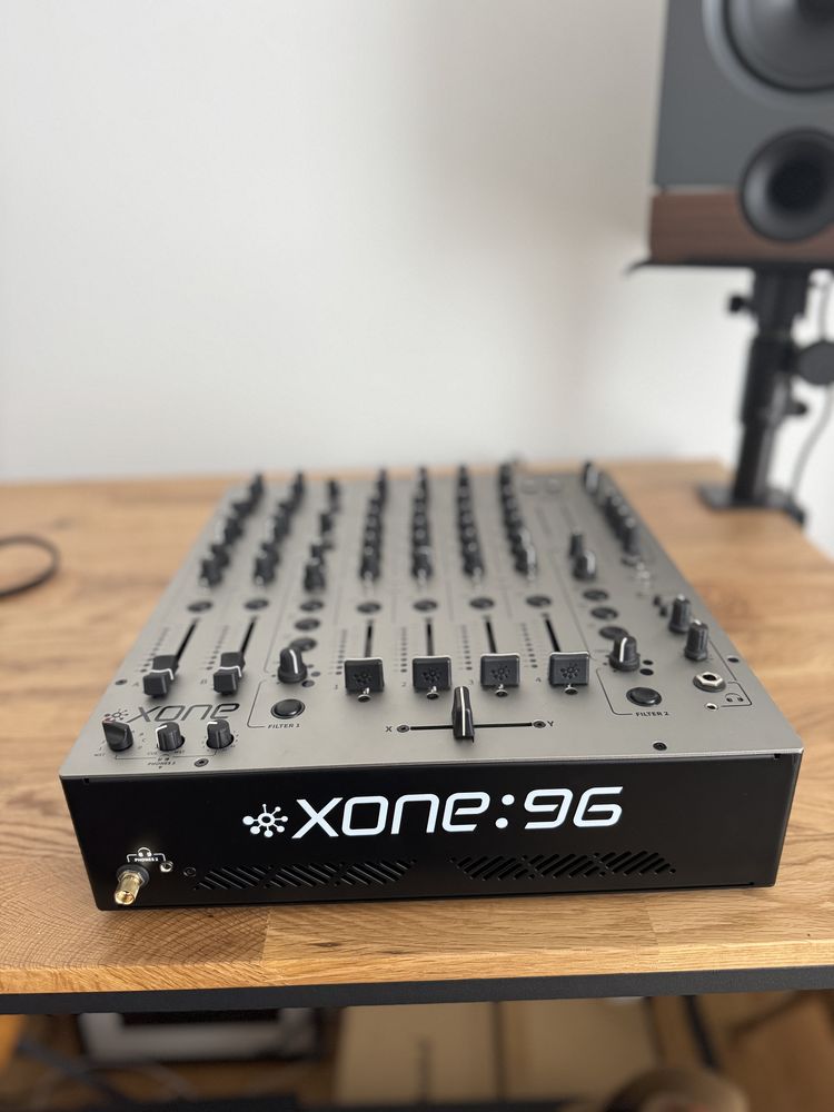 ALLEN & HEATH XONE:96 | mesa de mistura DJ