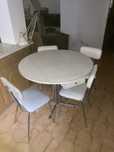 Conjunto de mesa e cadeiras Vintage/ antigo