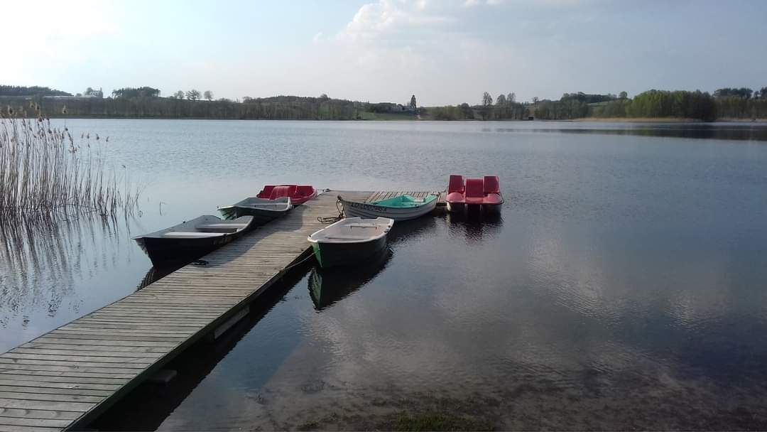 Domki nad jeziorem, prywatna plaża, las, wędkowanie.