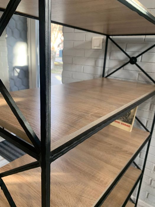 В продаже кованый стеллаж