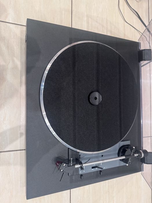 Dual CS 435-1/EV gramofon z wbudowanym przedwzmacniaczem