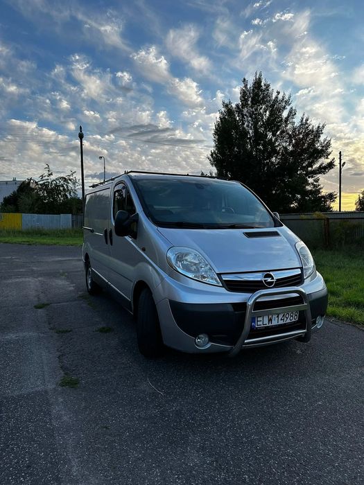 Opel Vivaro  Opel Vivaro 2.5cdti klima navi kamera cofania tempomat