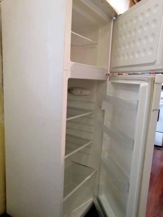 Продам не рабочий холодильник