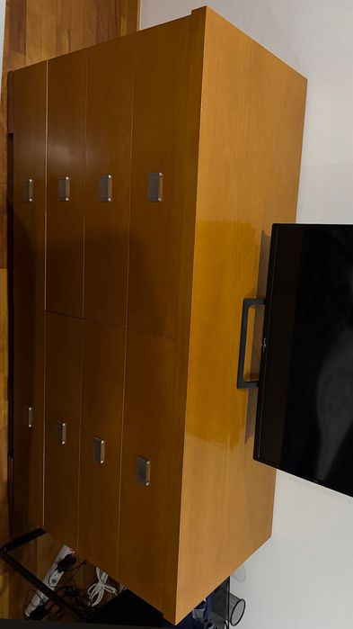 Mobília em madeira "faia" em excelente estado