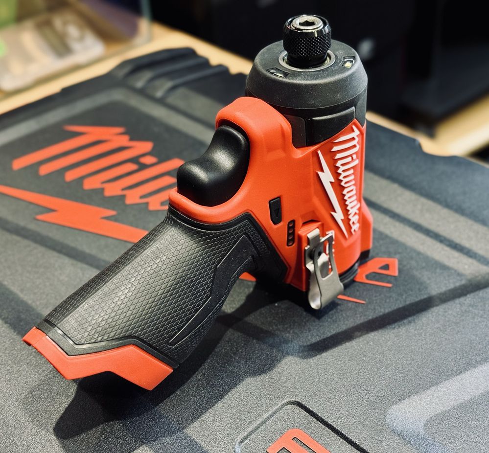 Nowa zakrętarka udarowa Milwaukee M12 FID2 + 2xAku 2.0Ah + Ładowarka