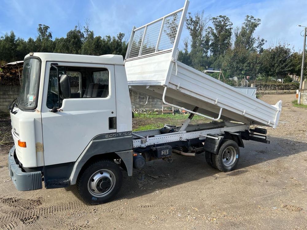 Nissan Atlon  basculante