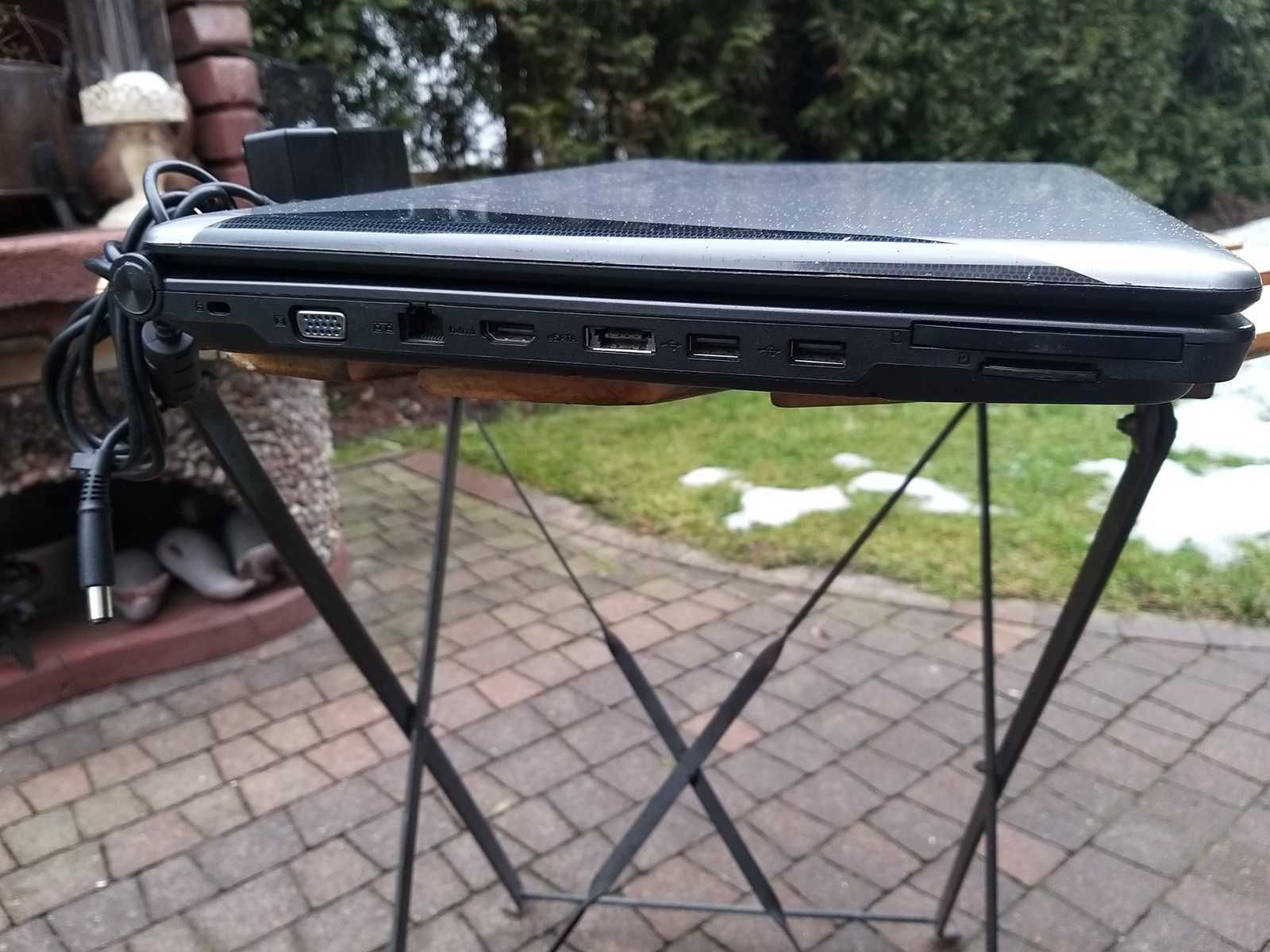 Laptop Akoya  18,4" 640GB, Core i7 , 8 GB DDR3,ATI HD HDMI