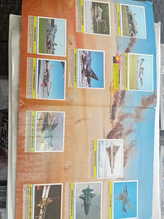 Caderneta aviões de combate