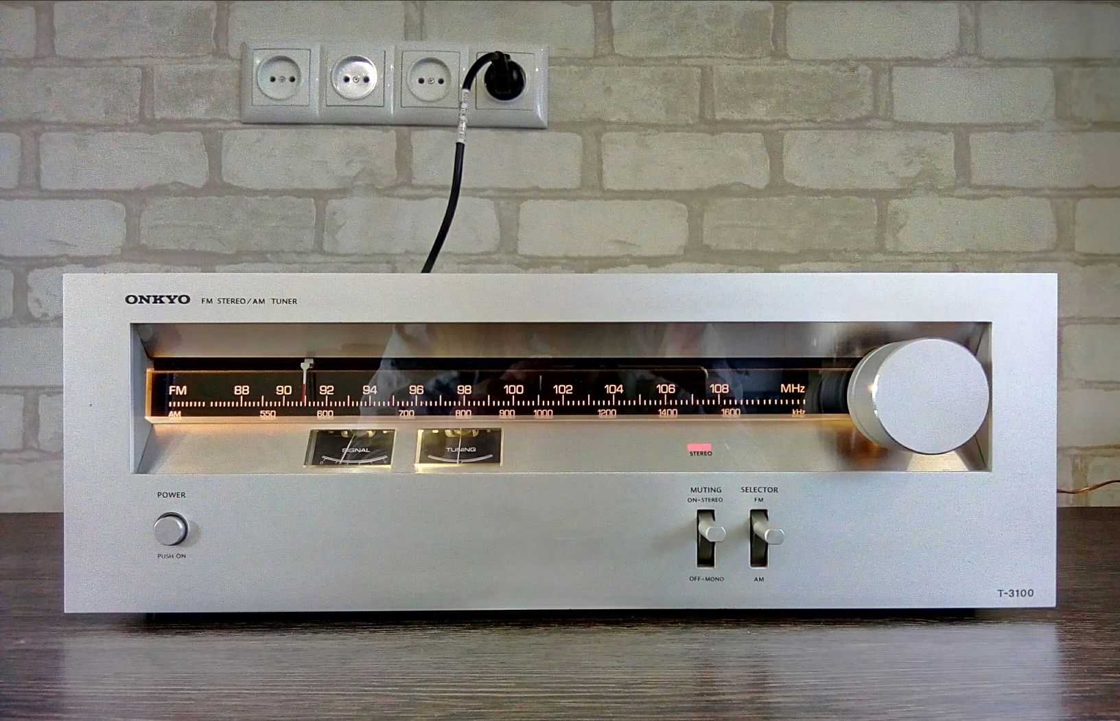 ONKYO T-3100 FM Stereo/AM Tuner