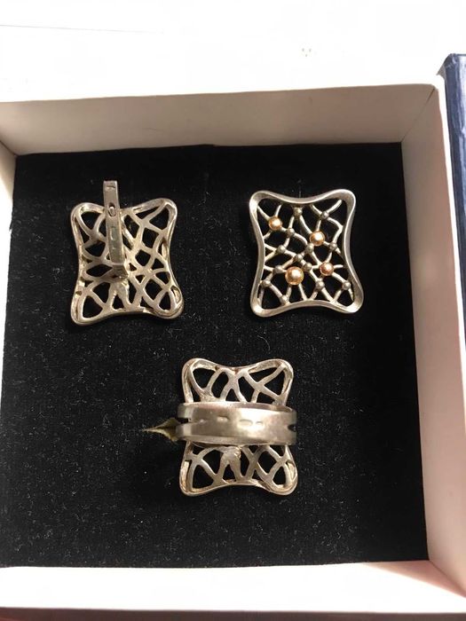 Редкий комплект - серебряные серьги и кольцо 16 размера вес 19 грамм