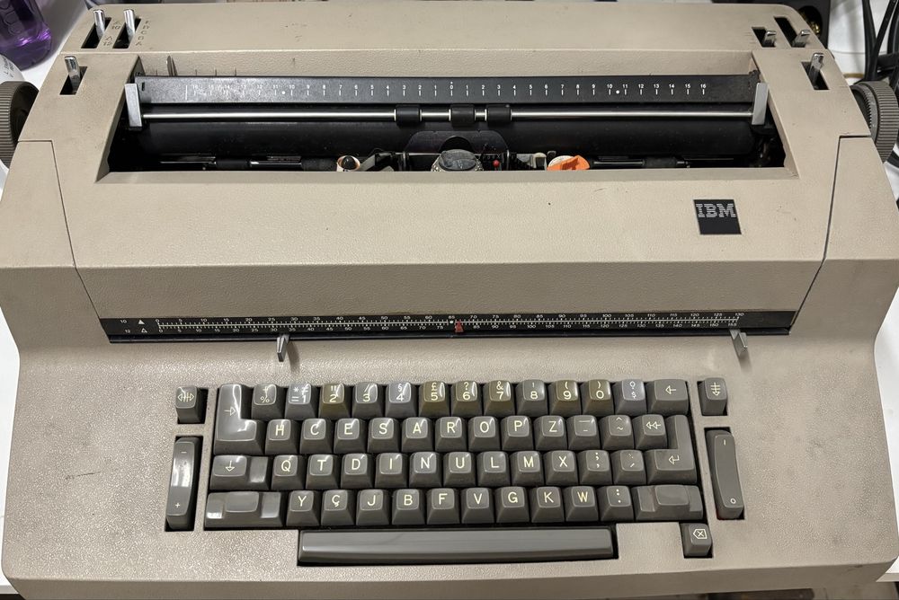 Maquina de escrever IBM XYD
