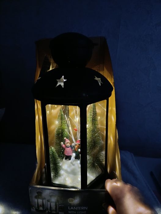 Декоративний світлодіодний ліхтар нічний з падаючим снігом та музикою