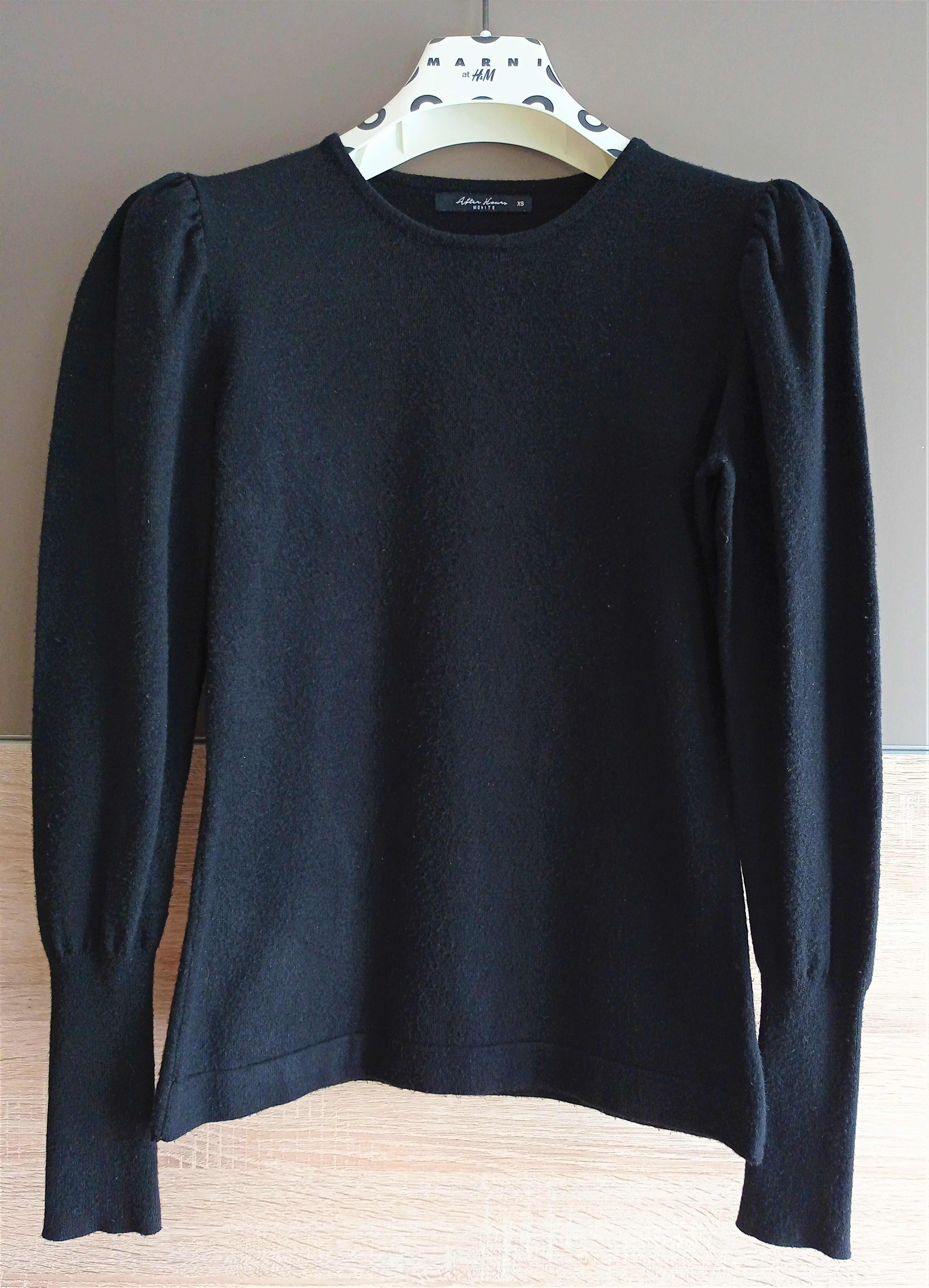Czarny dopasowany sweter Mohito XS