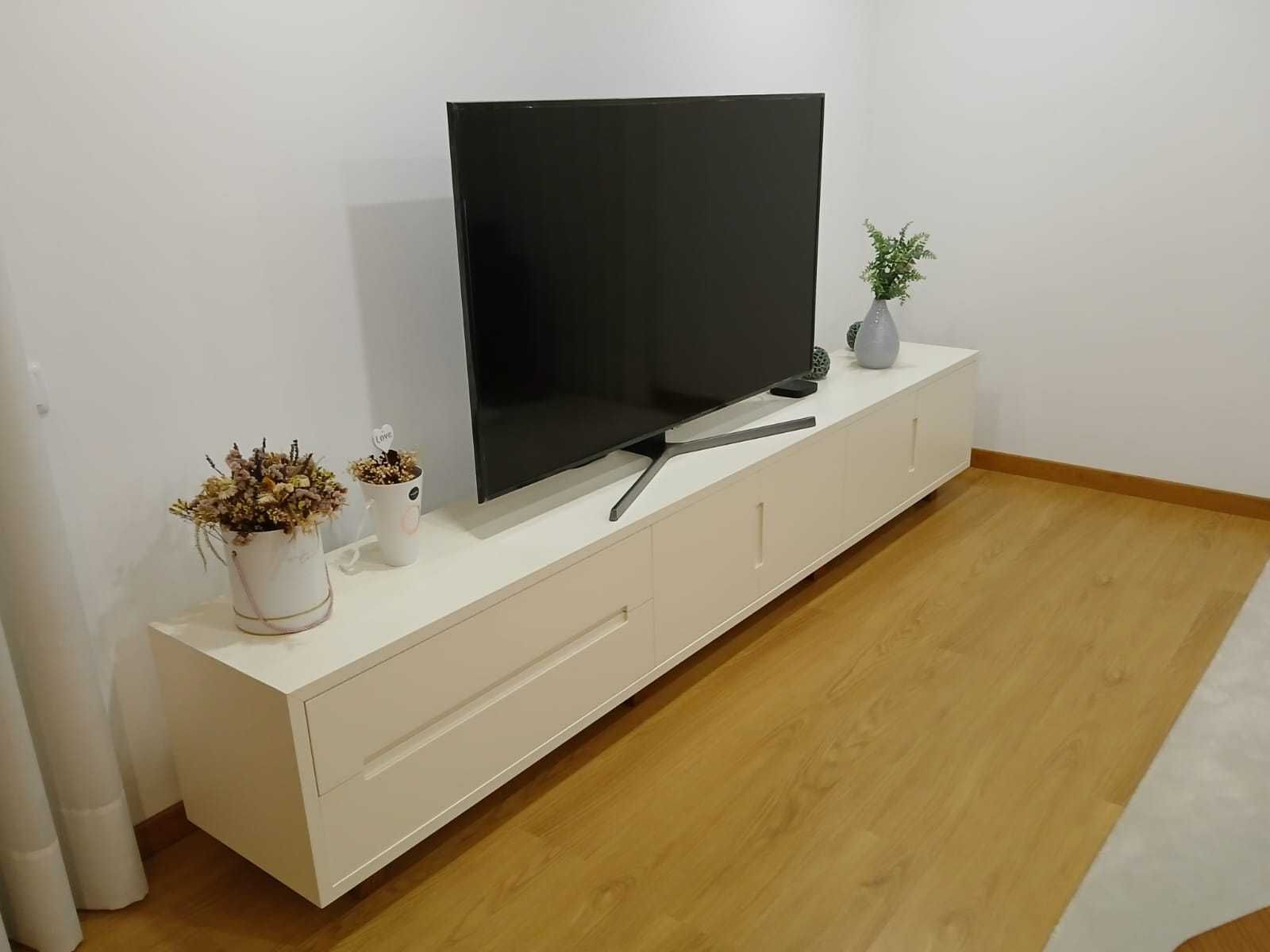 Móvel TV Lacado Branco - 3,00x0,45m - Design exclusivo