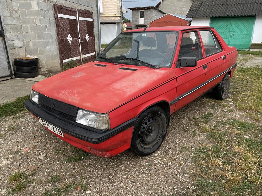 Renault 9 на ходу