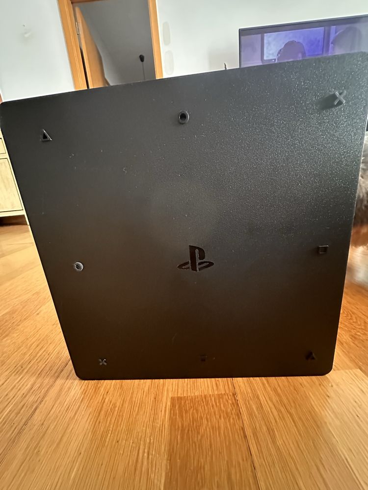 Playstation4 com jogos e comandos