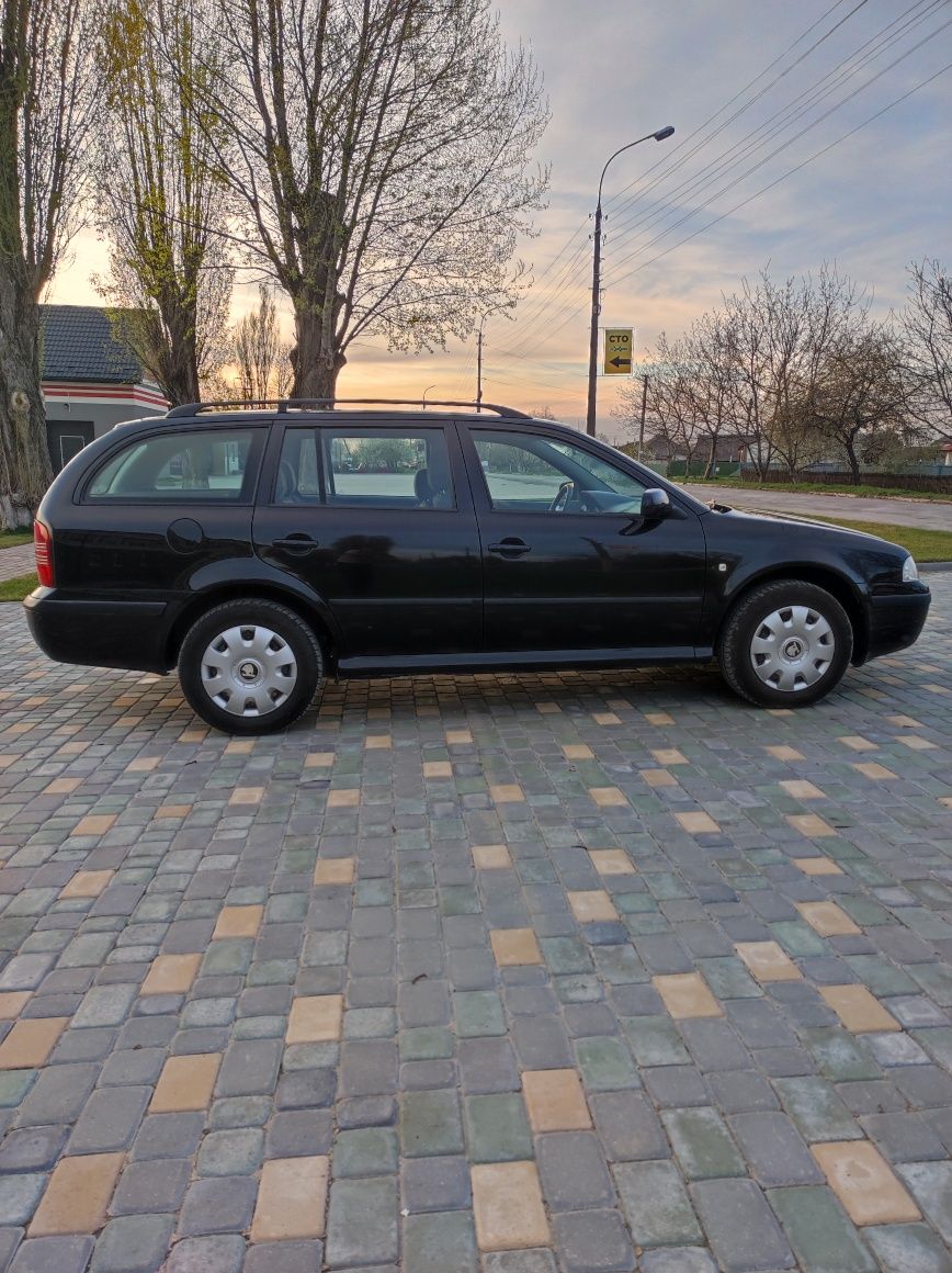 Skoda Octavia Tour 2005рік 1.6MPI