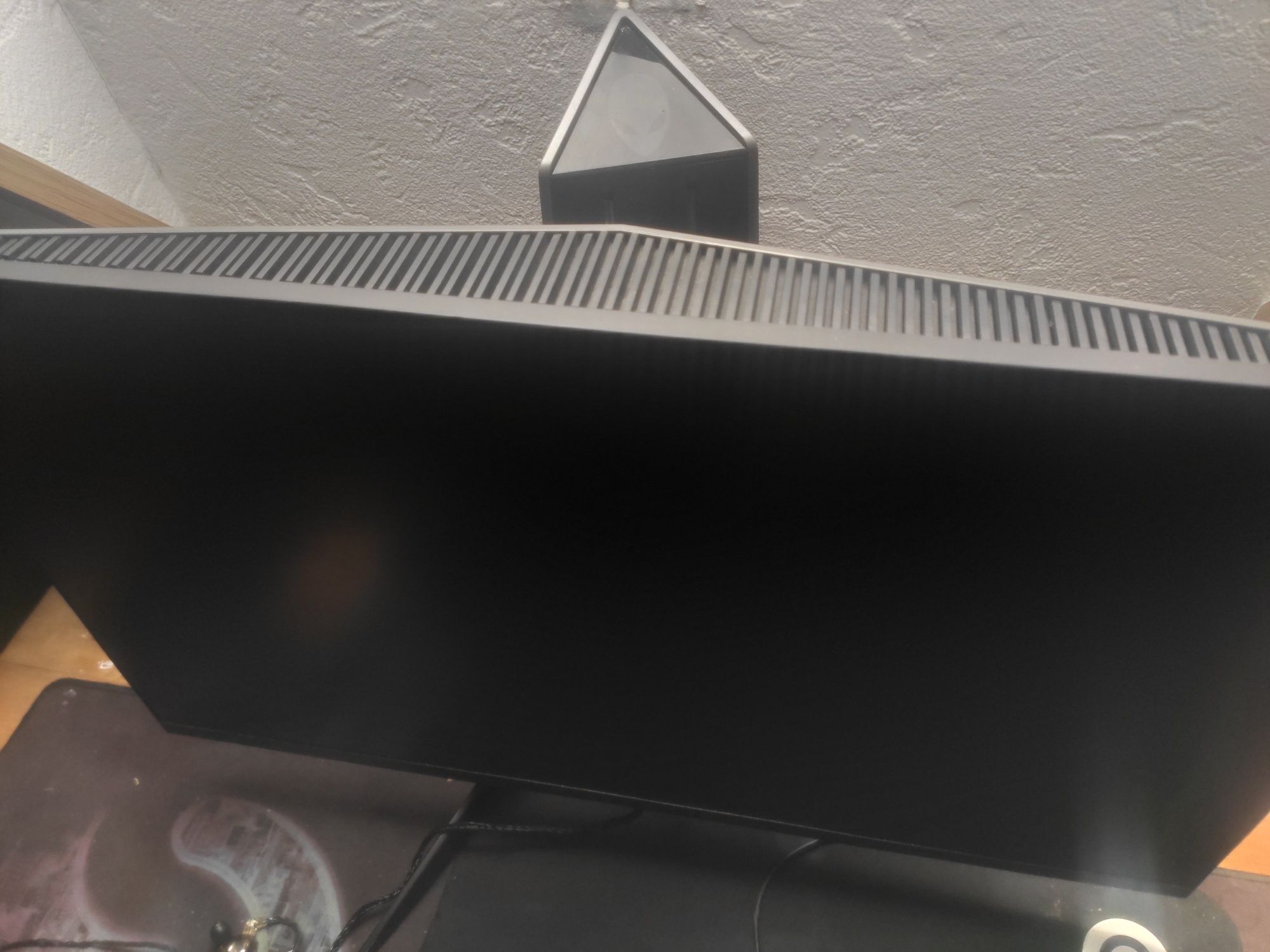 Монітор 240 hz alienware aw2518hf робочий з дефектом