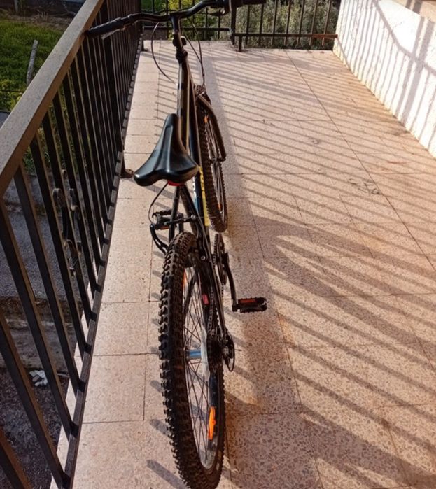Bicicleta poucas vezes usada