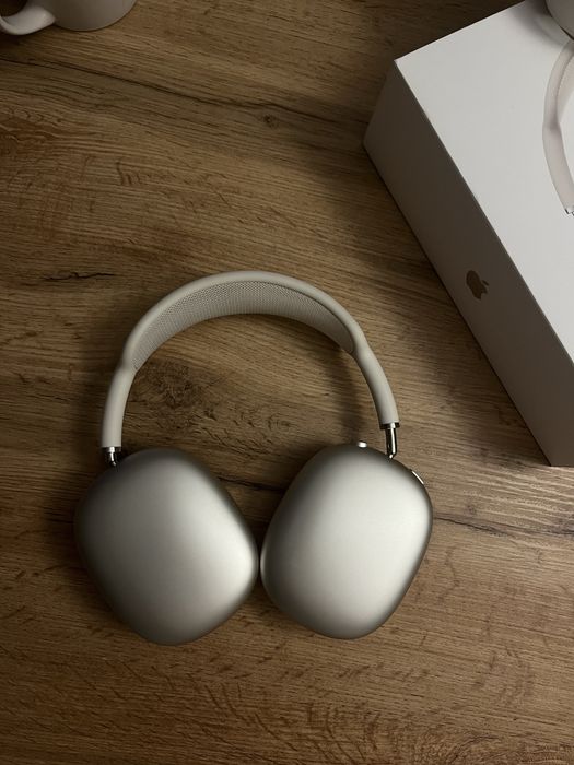 AirPods Max Starlight