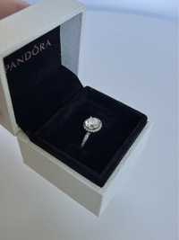 Srebrny pierścionek z cyrkoniami Pandora rozmiar 48