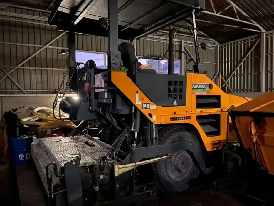 ABG TITAN 6870  Rozkladarka masy Volvo 6870 kołowy STAN BDB rozcielacz