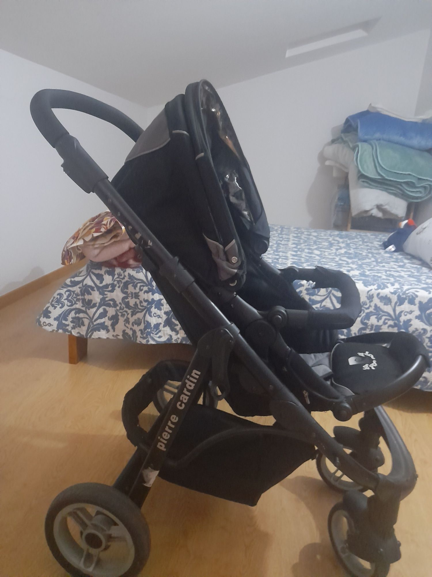 Carrinho bebé Pierre Cardin