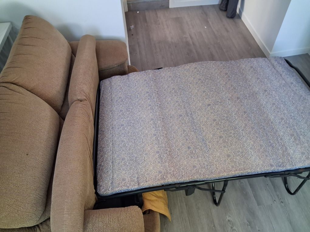 Sofá cama conservado