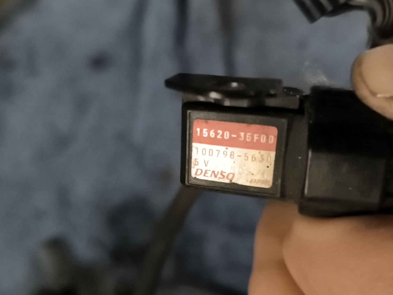 Suzuki GSXR 750 i 600 K1 K2 K3 przepustnice wtryskiwacze TPS stva stps