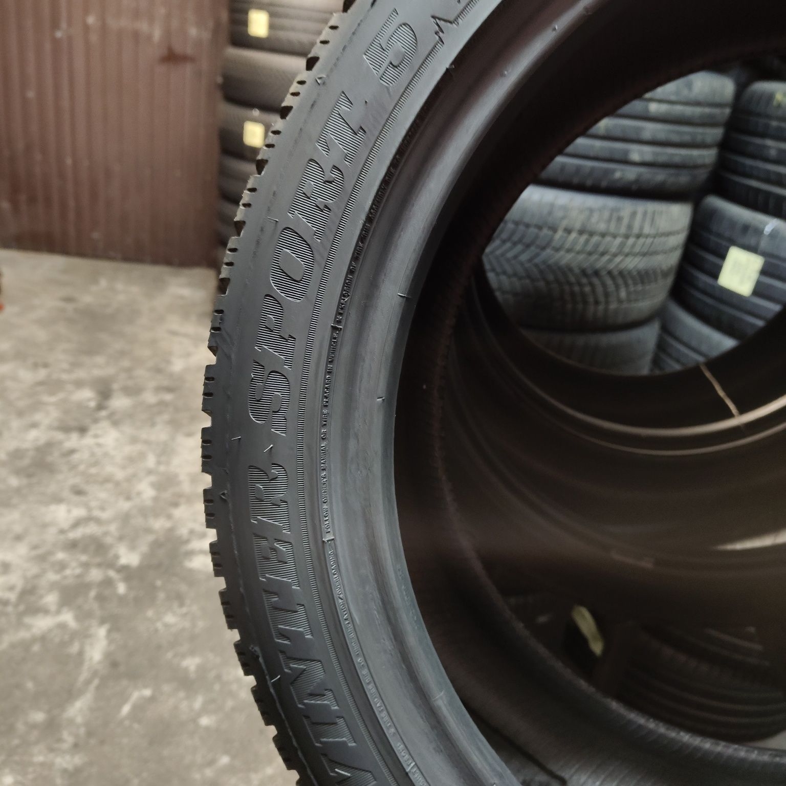 235/45/18 XL Sprzedam komplet opon zimowych Dunlop