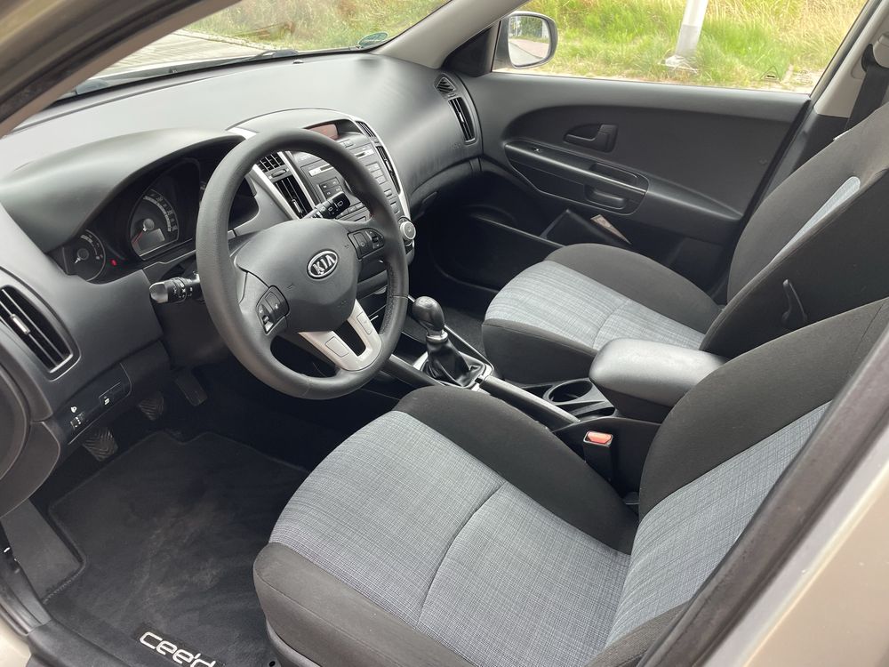 KIA CEED ** 1.4b ** 10r ** LIFT ** Bez rdzy ** ZADBANA ** ISOFIX