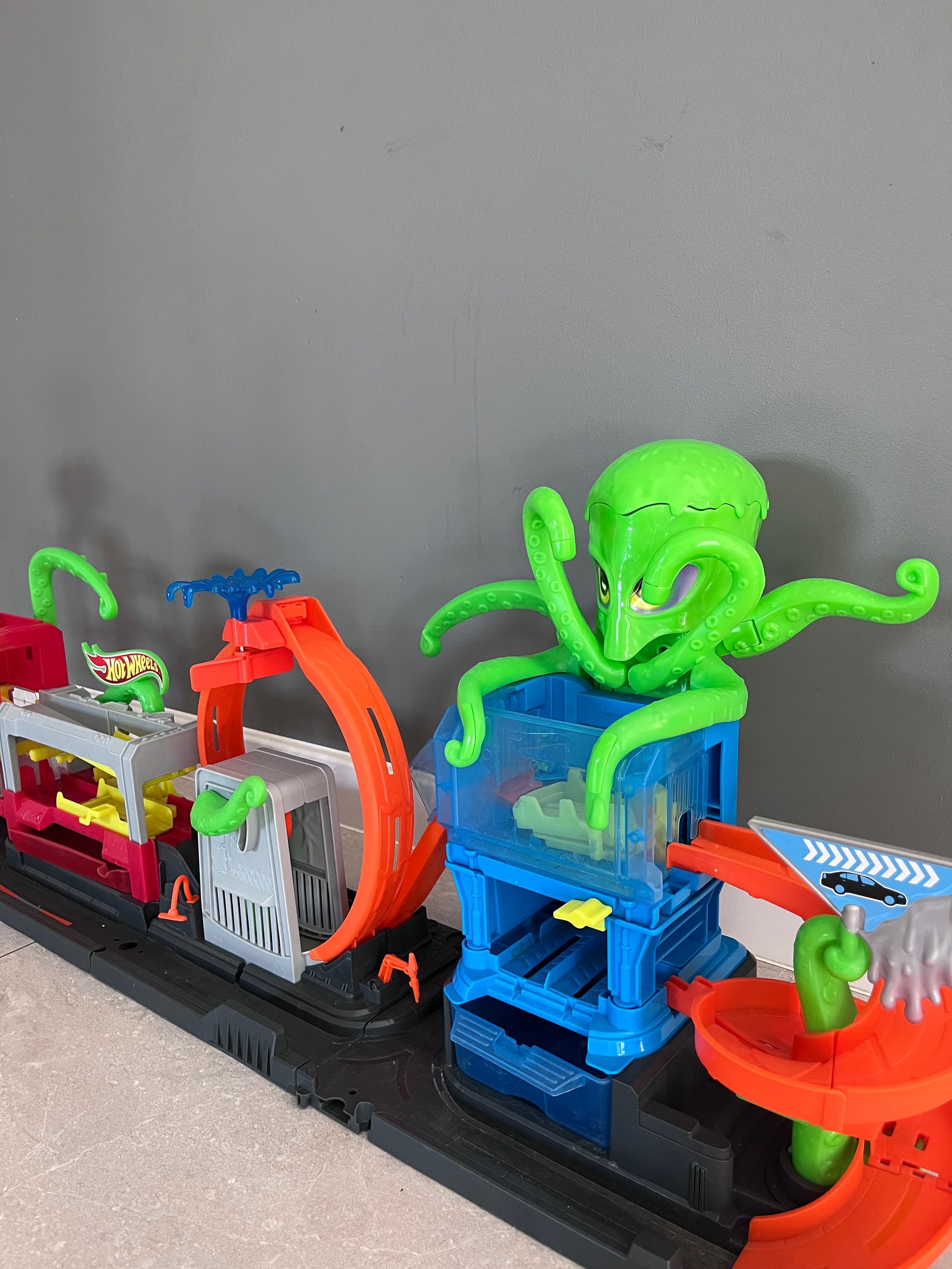 Hot Wheels zestaw Mega Myjnia Atak ośmiornicy
