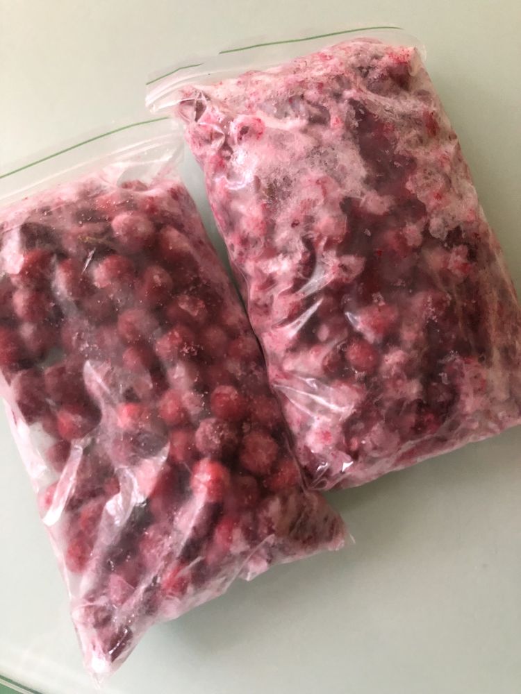 Вишня заморожена (з кісточками)