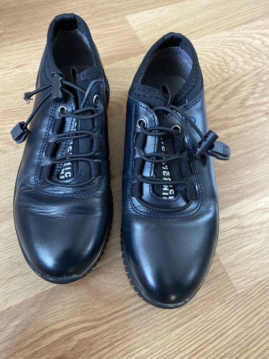 Спортивные туфли)