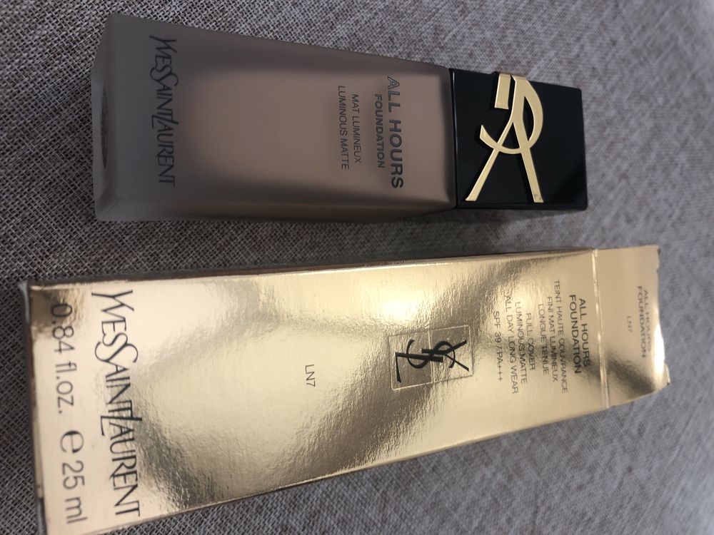 Yves Saint Laurent All Hours Foundation LN7