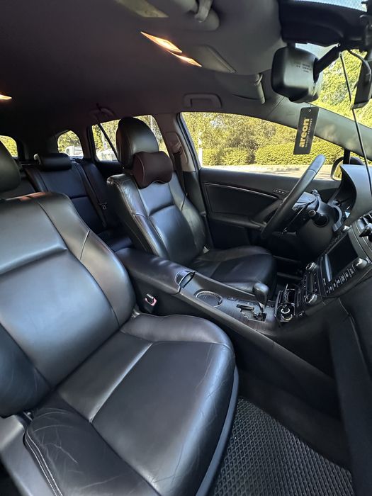 TOYOTA AVENSIS 2011р. 2.2 дизель від власника