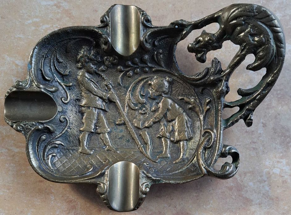 Mosiężna popielniczka