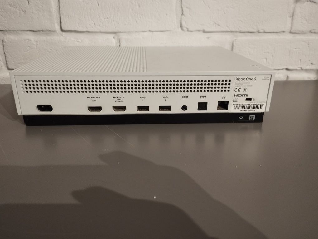 Xbox one S, dwa pady, gry