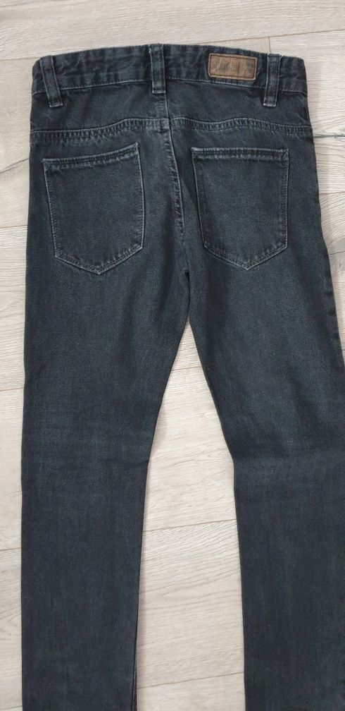 Spodnie czarne jeansowe 140
