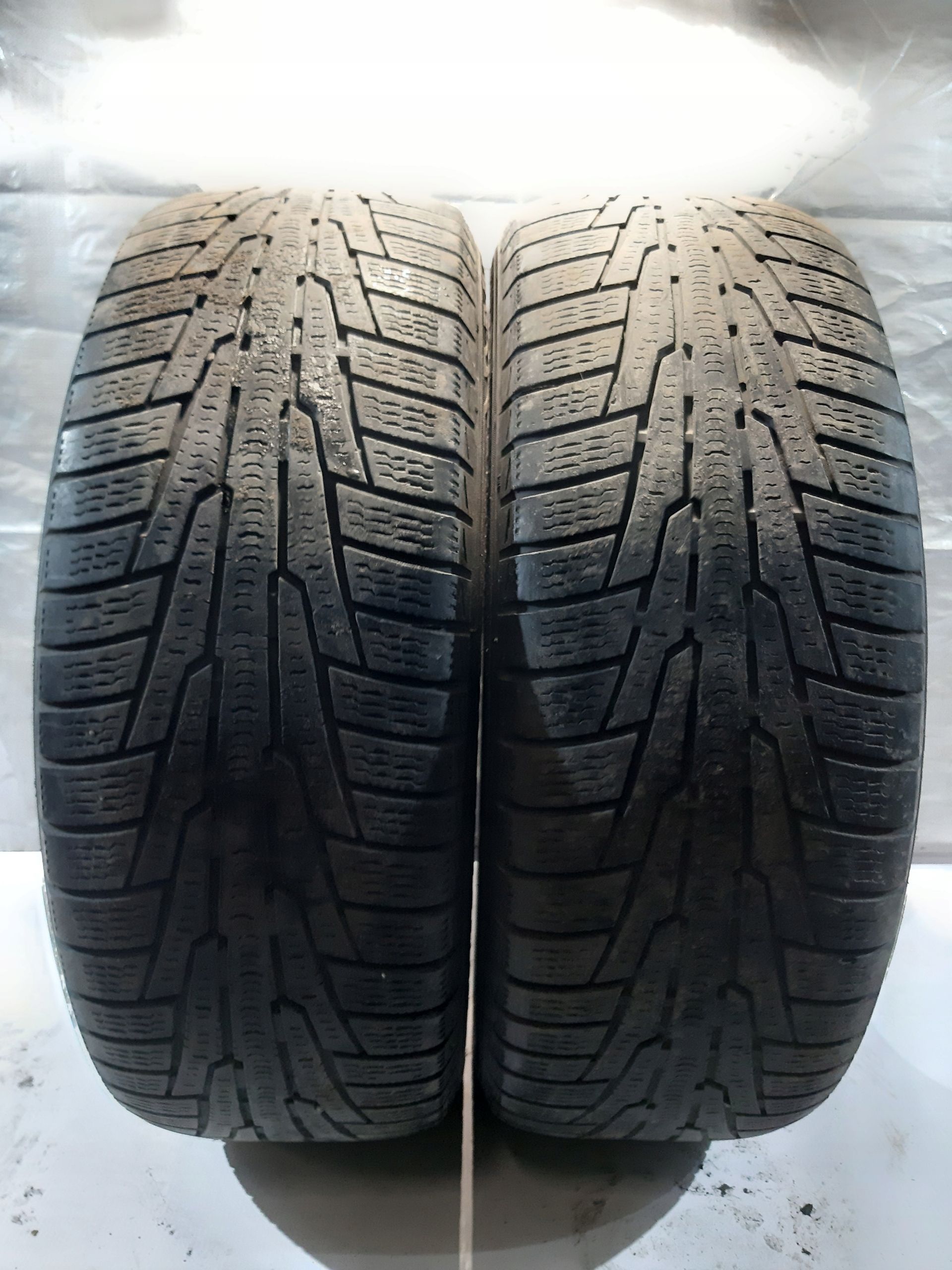 Opony Zimowe 2x Nokian Hakkapeliitta R 215/60 R17/100r