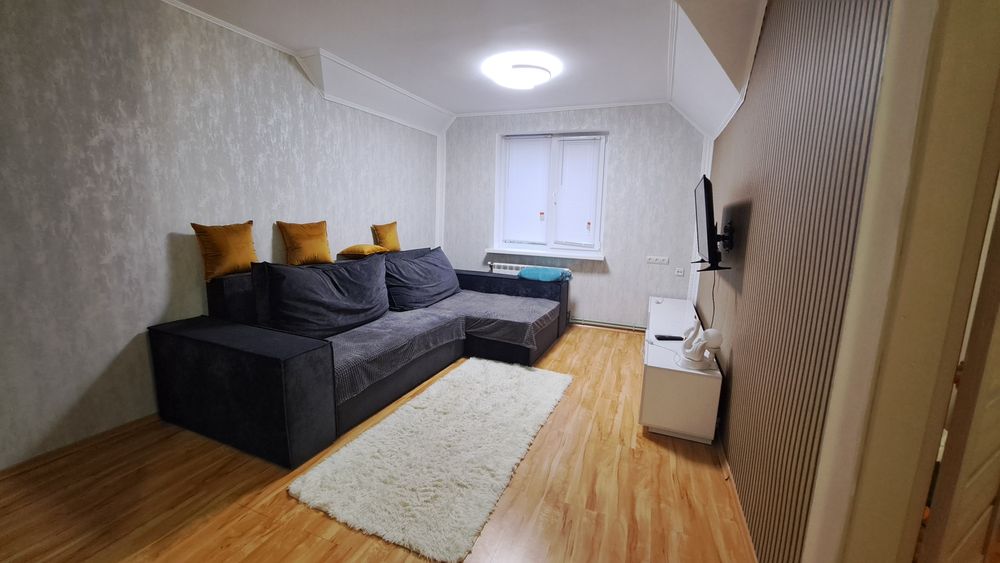 Подобова оренда пів будинку.