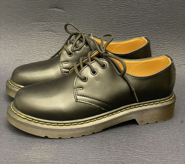 Półbuty glany klasyczne eleganckie unisex czarne Dr Martin