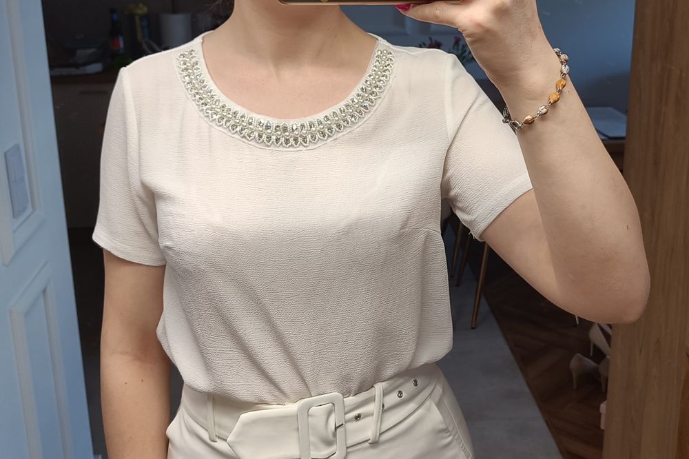 Białe/kremowe spodnie w kant carrot 36 S Reserved z szerokim paskiem